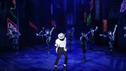 Benét Monteiro als Michael Jackson auf der Bühne © Screenshot NDR 