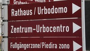 Straßenschilder mit Aufschriften in Deutsch und Esperanto © picture alliance/dpa | Foto: Swen Pförtner