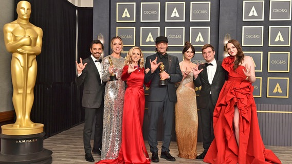 The film team of the winning film 