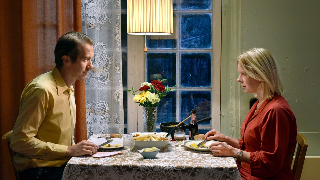 Falling Leaves: A Tragically Funny and Timeless Film by Aki Kaurismäki