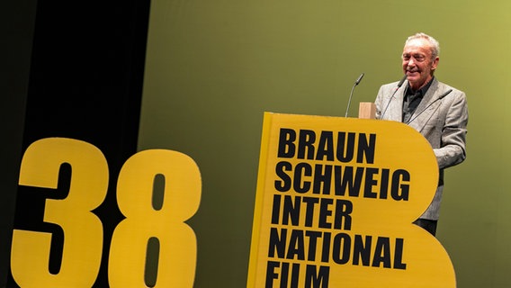 Udo Kier während der Preisgala in Braunschweig © Internationale Filmfestival Braunschweig Foto: Carisma Jan Harenberg