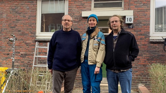 Die Schauspieler Olli Dittrich, Katharina Maria Schubert und Bjarne Mädel am Set der NDR Komödie "Prange" in der Hamburger Jarrestadt © Britta Schmeis 