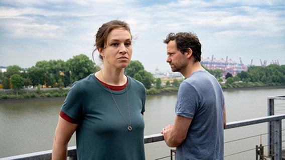 Szene aus "Katharina Tempel - Was wir fürchten" mit Katharina Tempel (Franziska Hartmann), Volker Tempel (Florian Stetter) © ZDF und Georges Pauly 