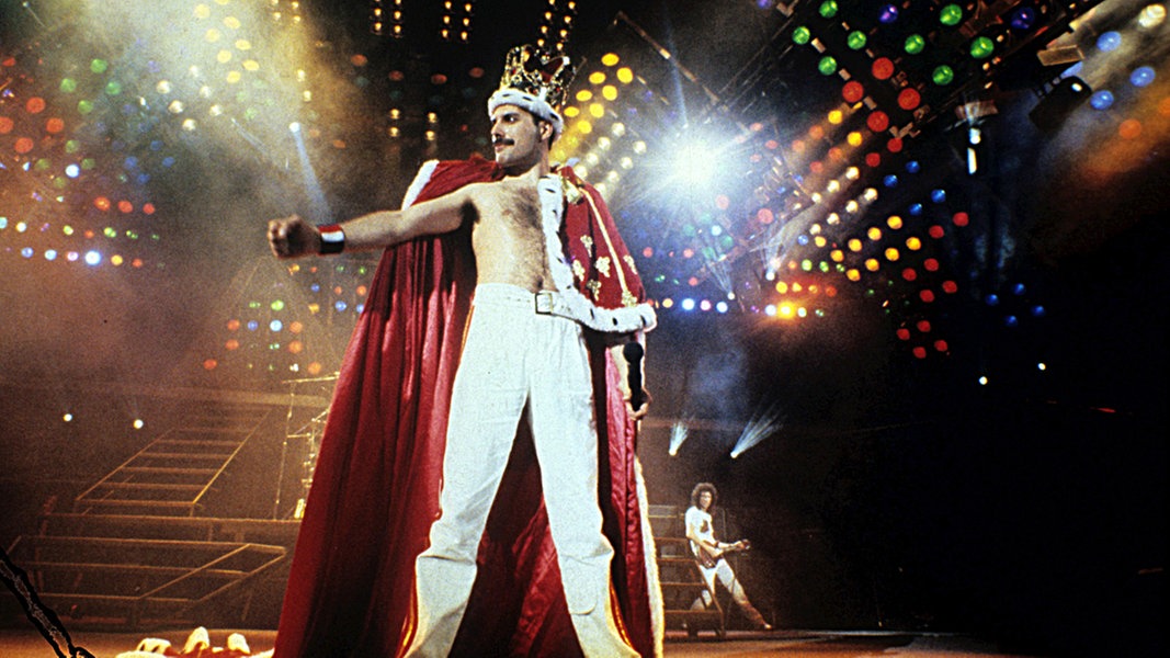 Freddie Mercury: Ein Leben gegen die Norm | NDR.de - unterhaltung - Leute