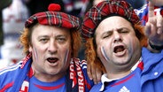 Fans aus Frankreich mit Schotten-Mütze singen © picture-alliance/ dpa | Abaca Christian Liewig 107264 Foto: Abaca Christian Liewig