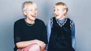 Zwei lachende junge Frauen. © NDR/Andreas Rehmann Foto: Andreas Rehmann