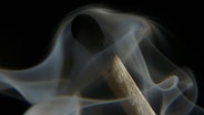 Erloschenes Streichholz mit Rauch. © murphy73 / photocase.de Foto: murphy73