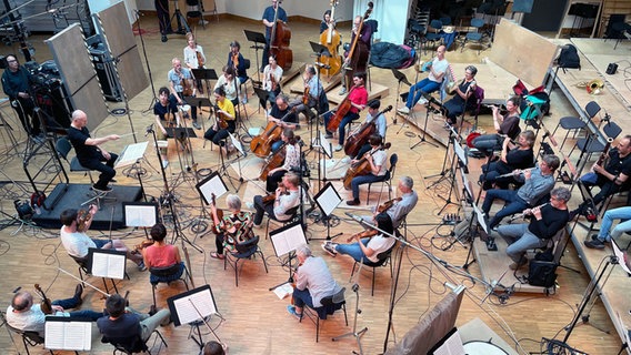 Deutsche Kammerphilharmonie mit Paavo Järvi im Tonstudio © Christian Berger 