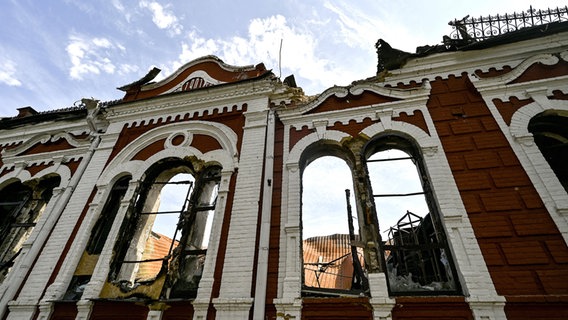 Das beschädigte Museum in Huliaipole in der Ukraine © imago 