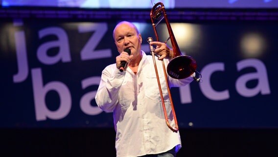 Nils Landgren auf der Bühne der JazzBaltica © picture alliance / dpa | Daniel Reinhardt 