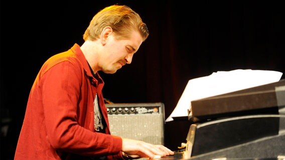 Pablo Held spielt Fender Rhodes. © IMAGO / Sven Thielmann Foto: Sven Thielmann