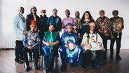 Die Mitglieder des Sun Ra Arkestra posieren vor der Kamera. © Green Yang Foto: Green Yang