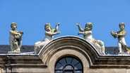 Detail des Gebäudes der Galerie Herrenhausen auf dem Dach © picture alliance / imageBROKER | Stanislav Belicka Foto: Stanislav Belicka