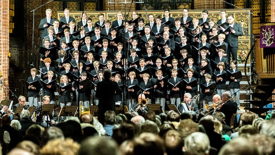 Knabenchor Hannover auf der Bühne © Nils Ole Peters 