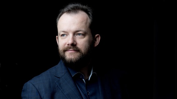 Andris Nelsons im Portrait © Marco Borggreve 