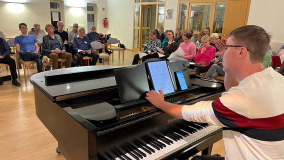 Popchor "Van Hearten" Leer bei der Probe © NDR.de Foto: Frank Jacobs