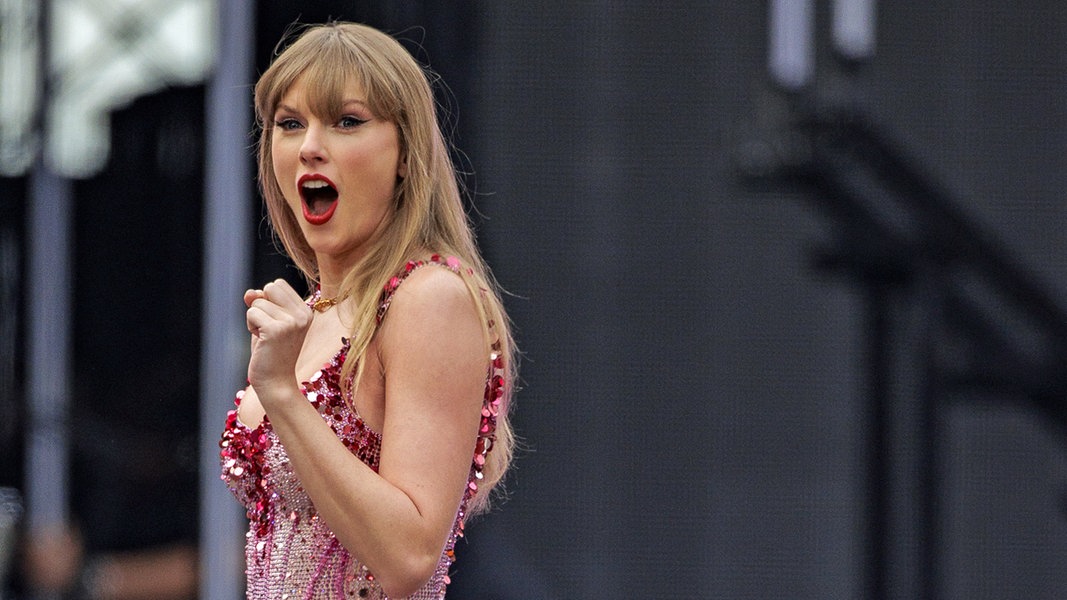 Taylor Swift auf der Bühne in Dublin