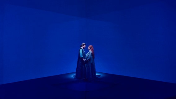 Szenenbild der Oper "Tristan und Isolde" aus der Semperoper Dresden. © Ludwig Olah 