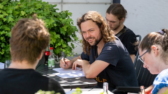 Junge Plattsnacker, Friesen, Sorben und Dänen beim gemeinsamen Ausstausch © Tim Riediger / nordpool Foto: Tim Riediger / nordpool