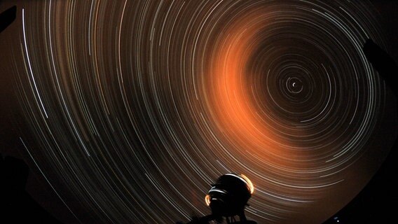 Sternenhimmel im Planetarium Wolfsburg © picture alliance / dpa | Jochen Lübke Foto: Jochen Lübke