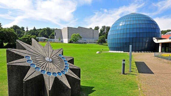 Außenansicht vom Planetarium in Wolfsburg © picture-alliance / Bildagentur-online/Klein 