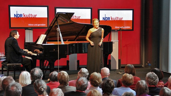 Christiane Karg auf der Bühne © ndr.de Foto: Jil Hesse