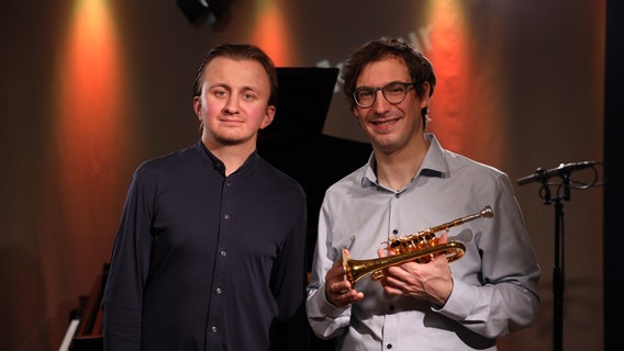 Von links: Andre Schoch, Nikita Volov © NDR 