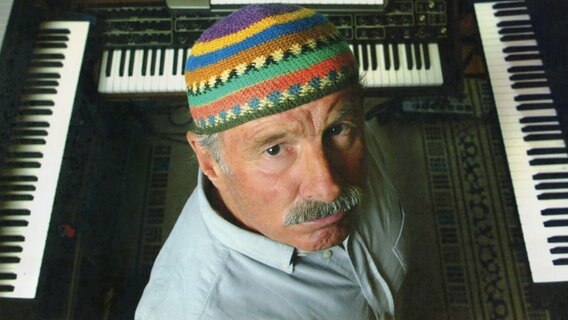 Jazzpianist Joe Zawinul an den Keyobards © Joe Zawinul foundation Foto: Ken Hively