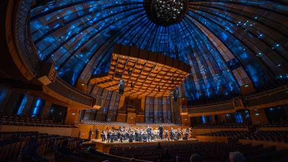 Das Kyiv Symphonie Orchester in der Tonhalle Düsseldorf © Monheimer Kulturwerke GmbH Foto: Tim Kögler