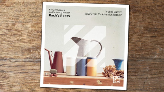 CD-Cover "Bach's Roots" von Voces Suaves / Akademie für Alte Musik Berlin © Outhere Music 