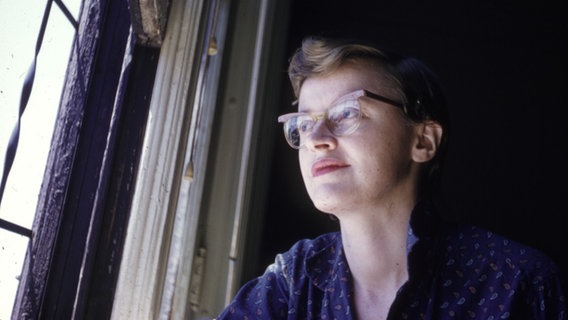 Porträt der Folksängerin Connie Converse. © The Musik Group, Heroic Cities LLC 