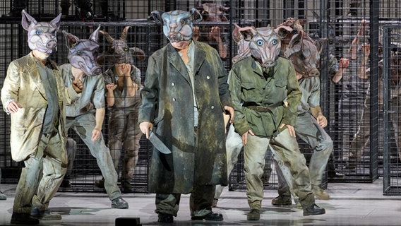 Szenenbild aus der Oper "Animal Farm" © Wiener Staatsoper Foto: Michael Pöhn