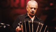 Astor Piazzolla: Liveauftritt des argentinischern Bandoneonspielers, Komponisten und Tango Nuevo -Begründers in den 1980er Jahren, © picture-alliance / Jazz Archiv | Foto: Hardy Schiffler