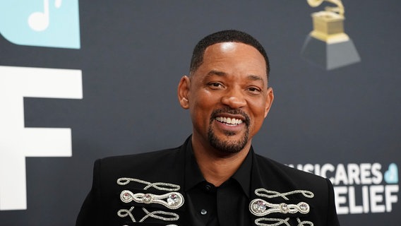 Will Smith auf einem roten Teppich. © dpa Bildfunk Foto: Jordan Strauss/Invision