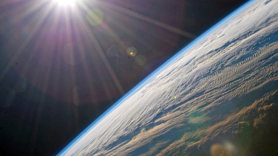 Die Erde aus dem Weltraum gesehen. © picture alliance/dpa/NASA 