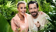 Die beiden Moderatoren der Reality-Show "Ich bin ein Star - Holt mich hier raus!", Sonja Zietlow und Jan Köppen © picture alliance/dpa/RTL+ 