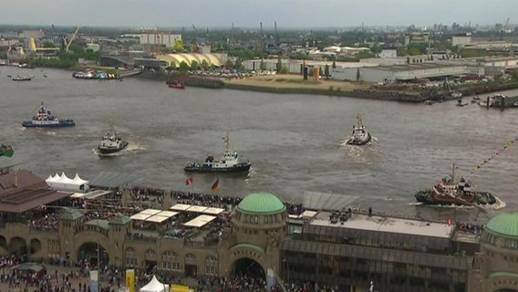 Schlepperballett im Hamburger Hafen © NDR 