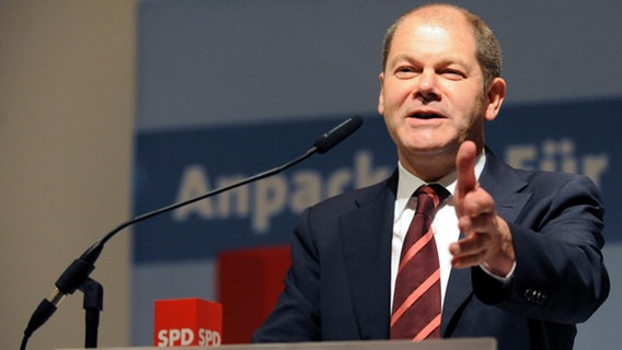 Olaf Scholz auf einem SPD-Parteitag in Hamburg. © dpa Foto: Maurizio Gambarini