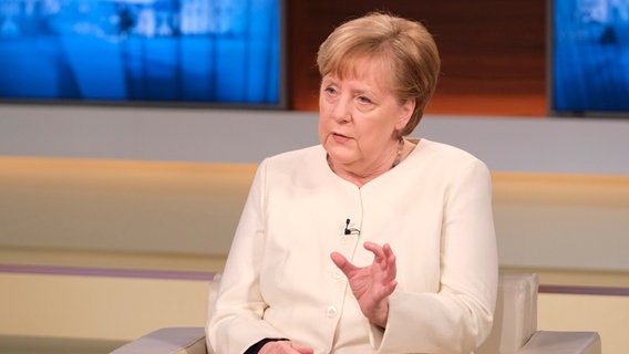 Angela Merkel zu Gast bei "Anne Will" © NDR/dpa Foto: Wolfgang Borrs