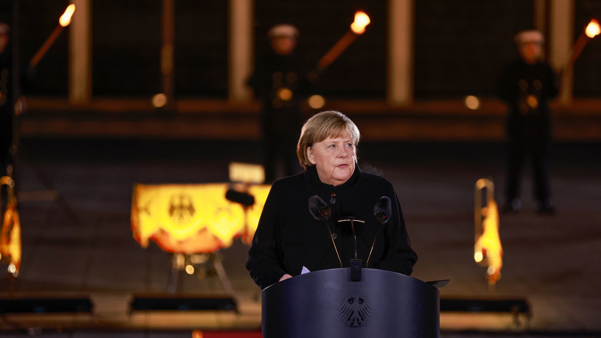 zorn und bewunderung angela merkel im portrat ndr de nachrichten ndr info