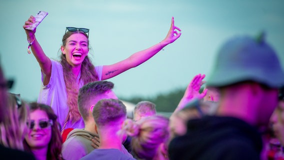 Fotos vom N-JOY Check-In auf dem Airbeat One Festival 2023 © NDR / N-JOY Foto: Benjamin Hüllenkremer / bigpasspic