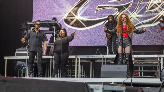 Jess Glynne auf der N-JOY Starshow 2024. © NDR/N-JOY Foto: Axel Herzig