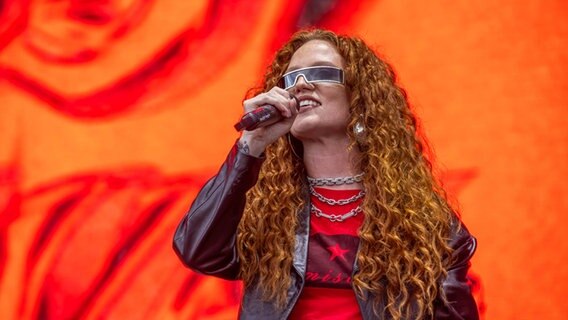 Jess Glynne auf der N-JOY Starshow 2024. © NDR/N-JOY Foto: Axel Herzig