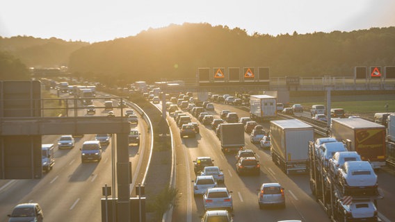 Ein Stau auf einer deutschen Autobahn. © imago/7aktuell Foto: 7aktuell