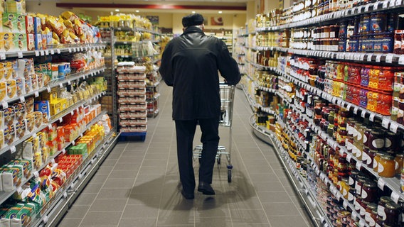 Ein Gang in einem Supermarkt © c) dpa - Report 