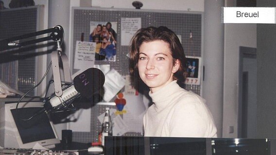 Ein Blick hinter die Kulissen bei N-JOY in den 90er Jahren: Moderatorin Susanne Breuel. © N-JOY 