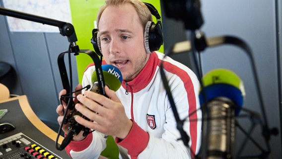 Christian Haacke im Studio von N-Joy © NDR Foto: Michael Müller