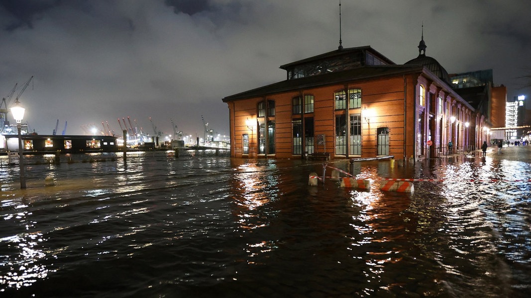 Hamburg Bereitet Sich Auf Die Nächste Schwere Sturmflut Vor | NDR.de ...