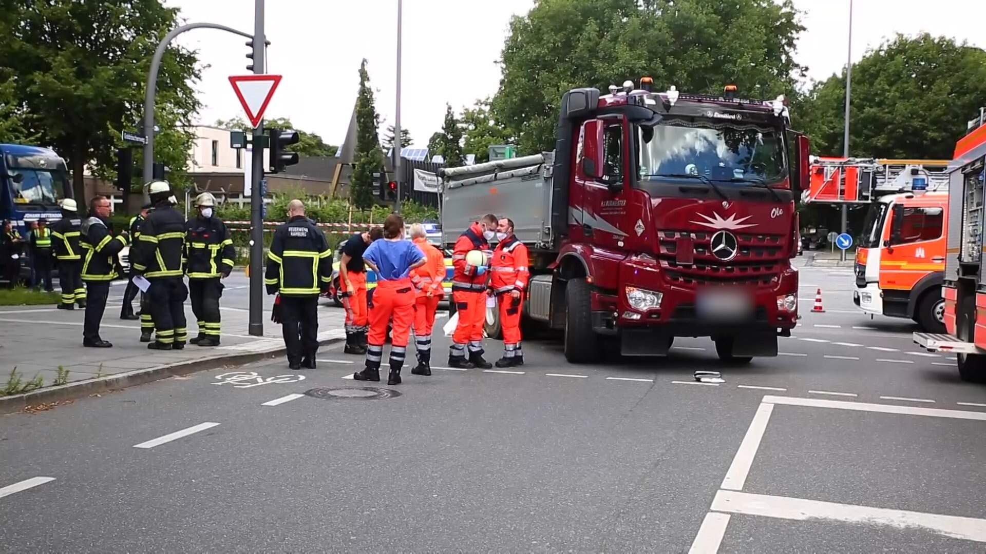 Radfahrerin stirbt bei Abbiegeunfall mit Lkw