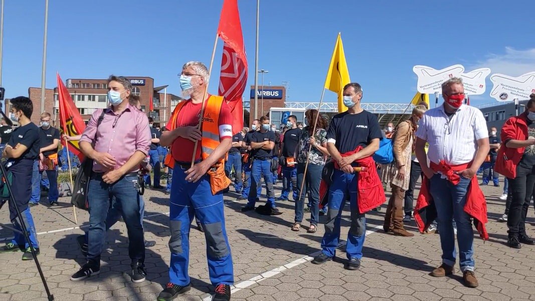 Rund 1.000 AirbusBeschäftigte demonstrieren gegen